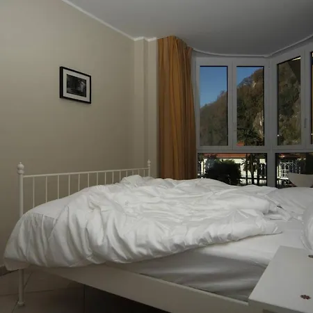 Contemporary 2 Bed With Pool And Jacuzzi דירה