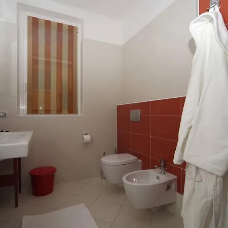 Contemporary 2 Bed With Pool And Jacuzzi